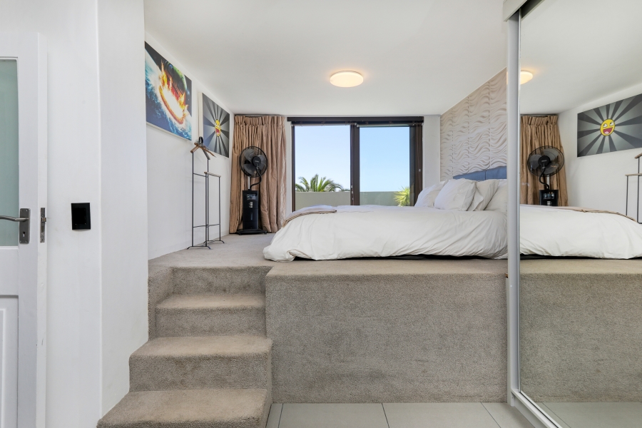 5 Bedroom Property for Sale in Green Point Western Cape